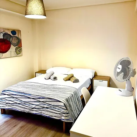 Quarto em Acomodações Particulares A 20 Minutos De La Playa Y 10 Minutos Del Puerto De Valência