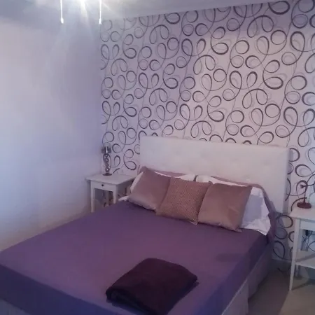 Luxurious Near The Apartment *