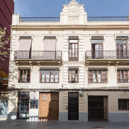 Hogar Tradicional Con Balcon Cerca De La Playa Valencia