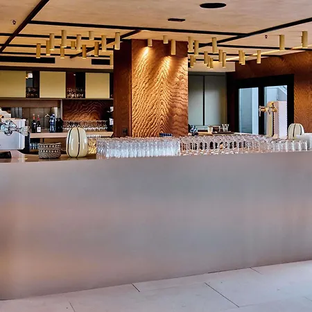 Hotel Novotel Lavant 4*