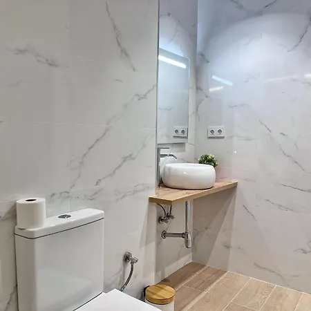 דירה Spacious 75M Family Apt Near Ave And Free Parking ולנסיה