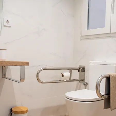 דירה Spacious 75M Family Apt Near Ave And Free Parking