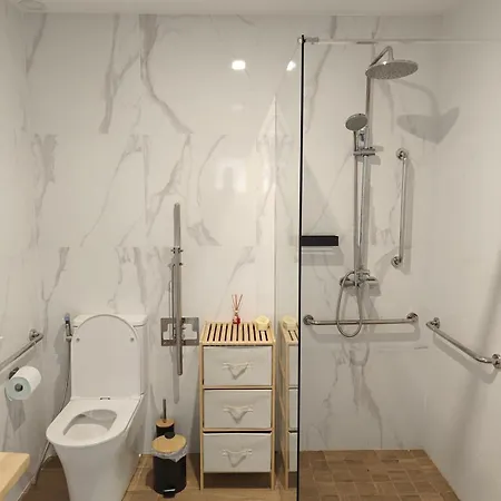 Eliving - Biopark Center & Airport Apartman