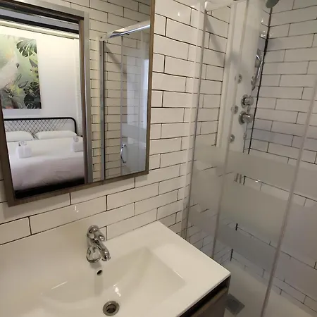 Increible Con Terraza Al Lado De Torres De Quart *