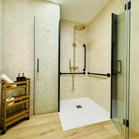Apartment Spacious, Designer & Bright Flat