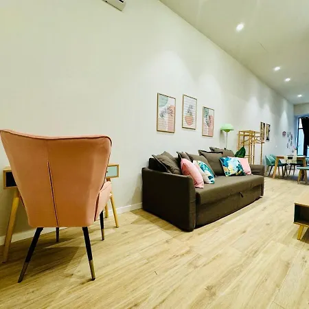 Apartment Spacious, Designer & Bright Flat *