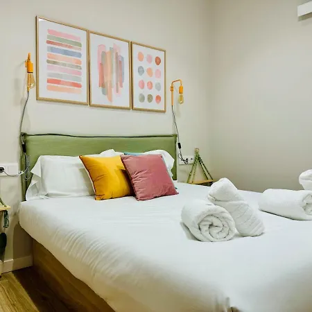 Spacious, Designer & Bright Flat Valencia