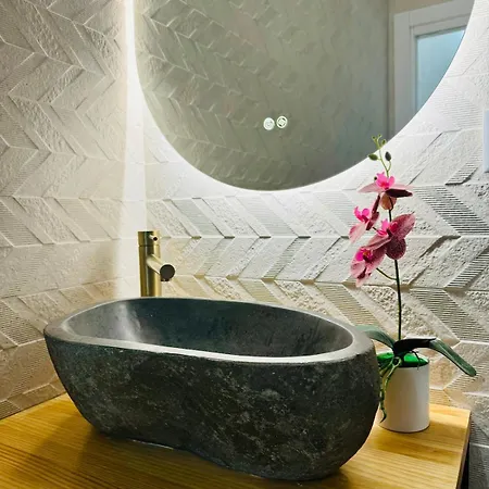 Apartment Spacious, Designer & Bright Flat
