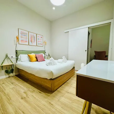 Spacious, Designer & Bright Flat *