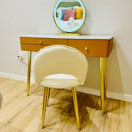 Apartment Spacious, Designer & Bright Flat