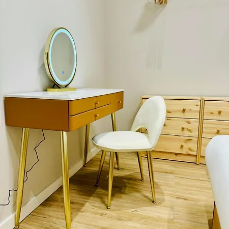Spacious, Designer & Bright Flat Apartment