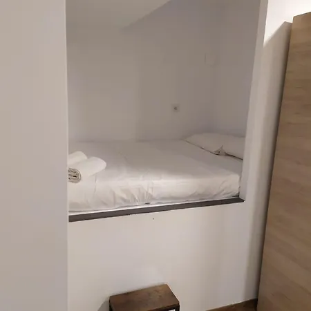 Bizzbeach Hostel *