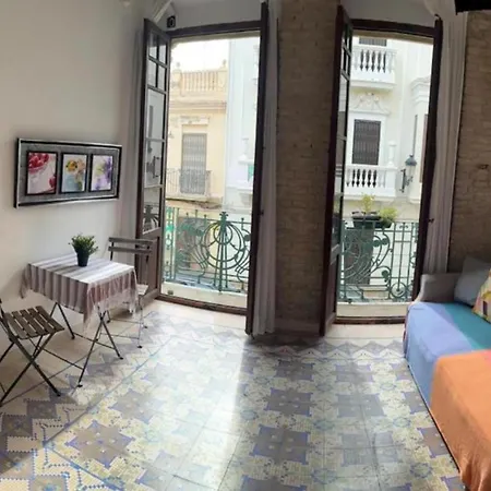 Classic Near The Sea Apartment Valencia