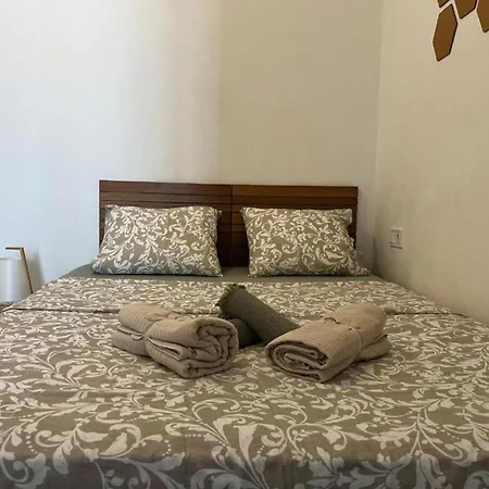 Apartment Classic Near The Sea