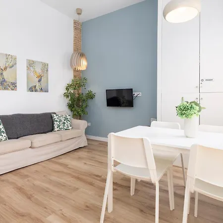 Cozy Center! * Valencie