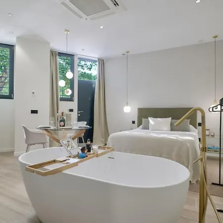 Romantic N1 Oceanografico Virkin Apartman