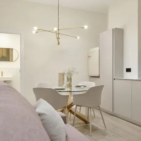 Oceanografic Romantic Apartment N3 Virkin Suites