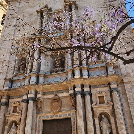 Dramaturgo Faust Hernandez Prime 公寓