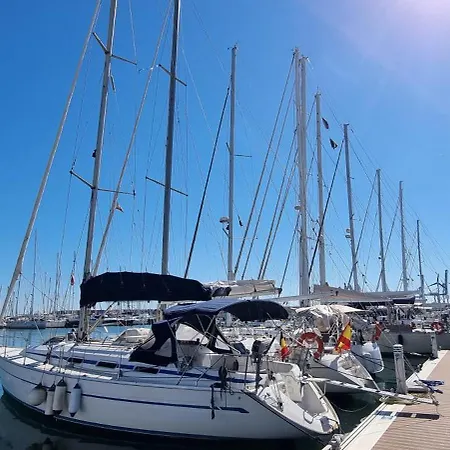 Ботель On A Sailing Boat In Валенсия