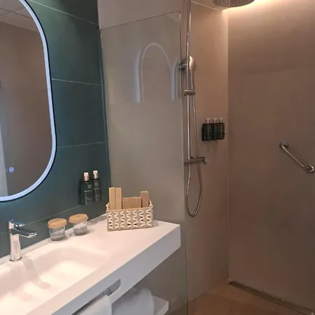 Melia Plaza Hotel 4*