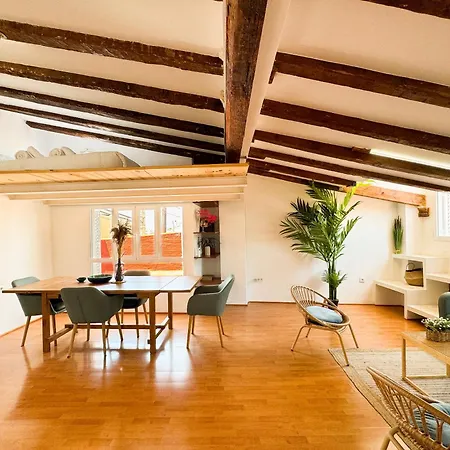 Atico Con Terraza Cerca De La Plaza De La Virgen Apartmán