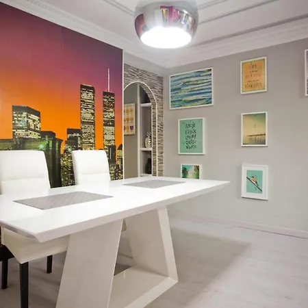 4-bed Sleeps 7 Free Parking 公寓 *