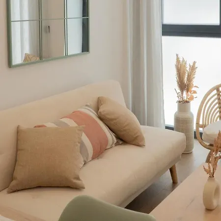 Apartment Stylish Downtown Charm
