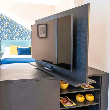 Apart Otel Pathos By Mimood