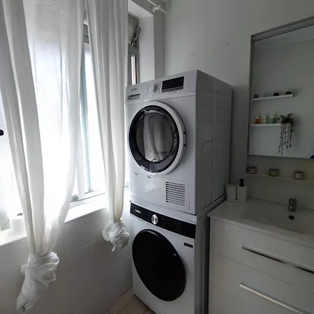 Al Lado De La Playa Malvarrosa