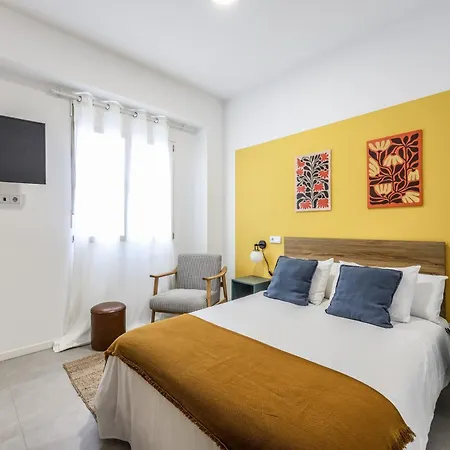 Estudio En Malvarrosa A Metros De La Playa, Con Terraza Y Zonas Comun * Valencia