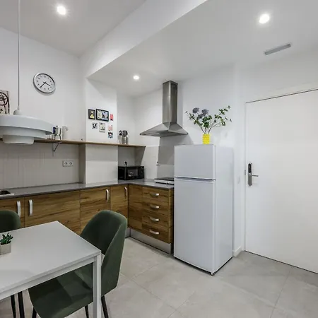 Estudio En Malvarrosa A Metros De La Playa, Con Terraza Y Zonas Comun