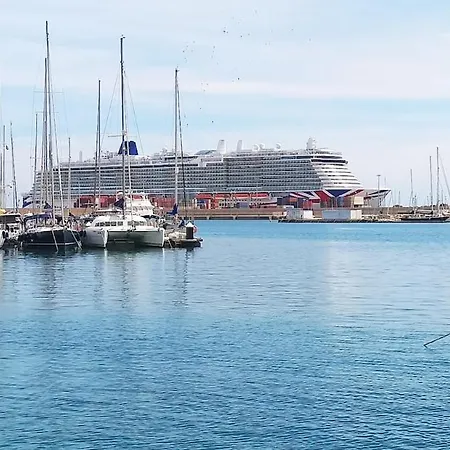 بوتيل Magnificent Sailboat With Free Parking For Cars *