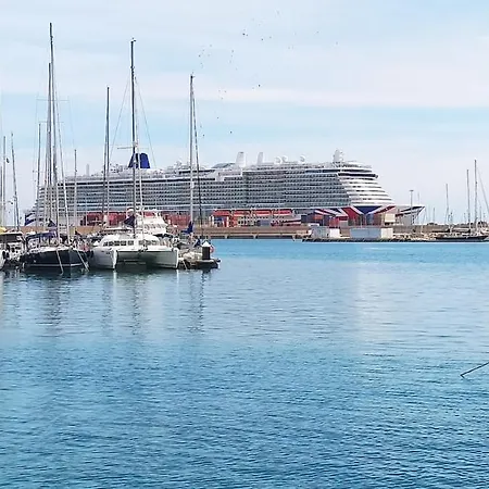 Botel Magnificent Sailboat With Free Parking For Cars *