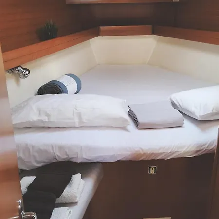 Magnificent Sailboat With Free Parking For Cars *