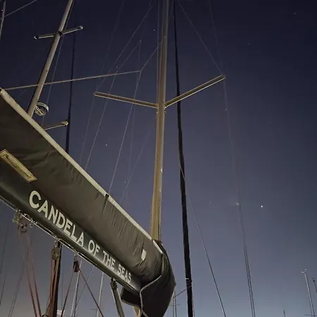 Magnificent Sailboat With Free Parking For Cars Valencie