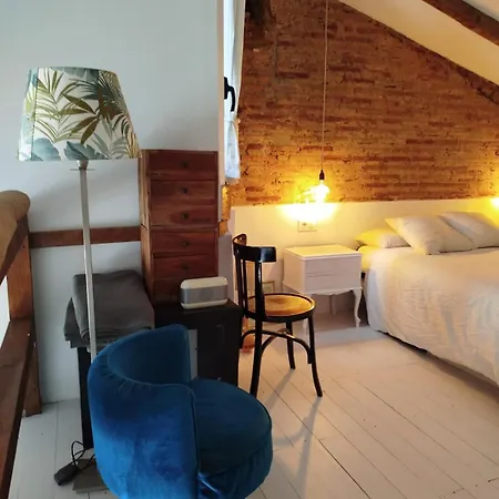 Old Fisherhouse In Cabanyal With Terrace Close To The