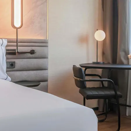 Novotel Lavant Отель Валенсия