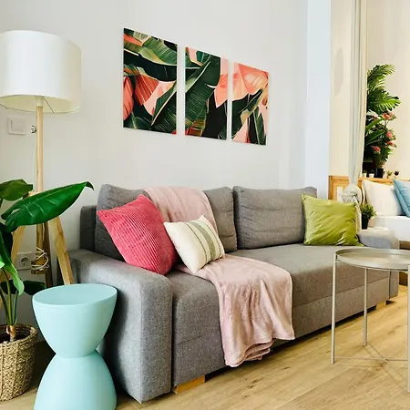 & Cozy Flat Close The Valencia