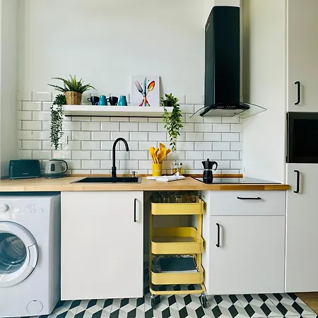Apartment & Cozy Flat Close The