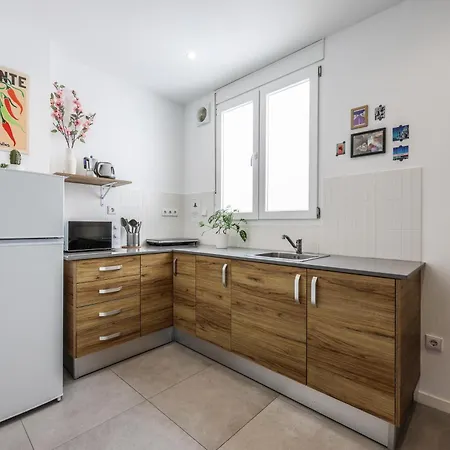 2 Hab En Malvarrosa A Metros De La Playa, Con Terraza Y Zonas Comun 3d