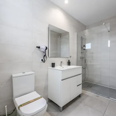 2 Hab En Malvarrosa A Metros De La Playa, Con Terraza Y Zonas Comun 3d