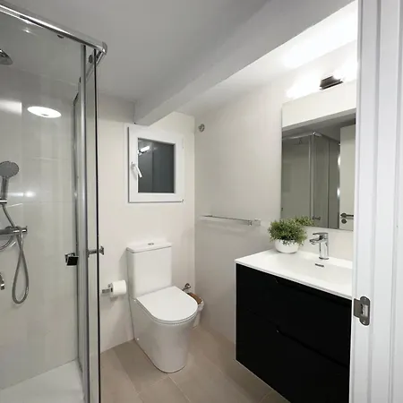 Ecocasa 12pax Perfecta Grupos, Reforma Lujo, Junto Parada Metrovalencia, Cerca Centro Valencia Y Playa, Lavadora, Secadora Equipamiento Total בורחאסוט