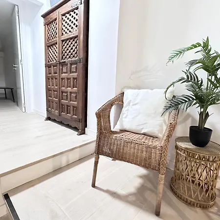 Ecocasa 12pax Perfecta Grupos, Reforma Lujo, Junto Parada Metrovalencia, Cerca Centro Valencia Y Playa, Lavadora, Secadora Equipamiento Total *