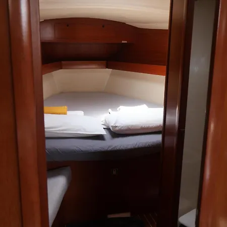 Magnificent Sailboat With Free Parking For Cars Botel