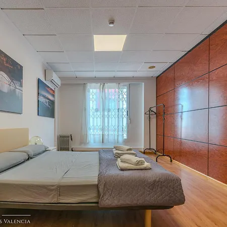 Suites Rooms Valencia 招待所 2*