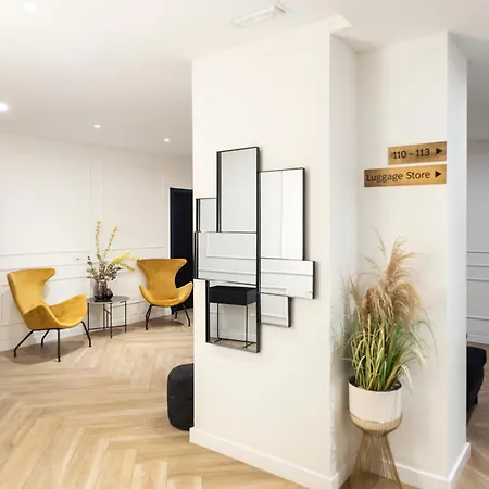 Blanq Comedias Pensión 4*