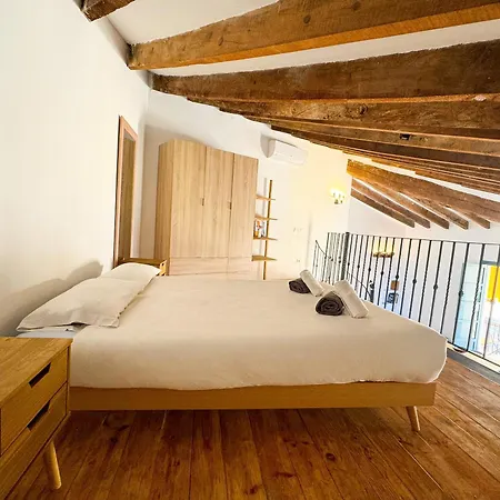 Bonito Justo Junto A La Torre De Quart Valencia