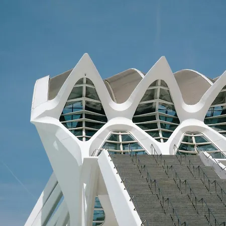 Neobeds - Stylish Modern 1br Near Old Town & Steps From Turia Park