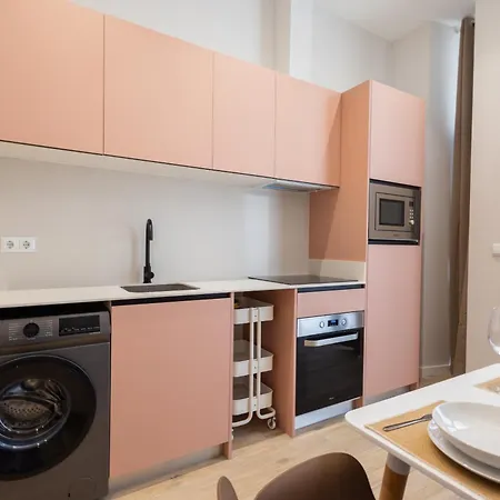 Florit Flats - The Trafalgar *