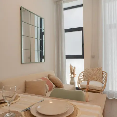 Apartment Stylish Downtown Charm